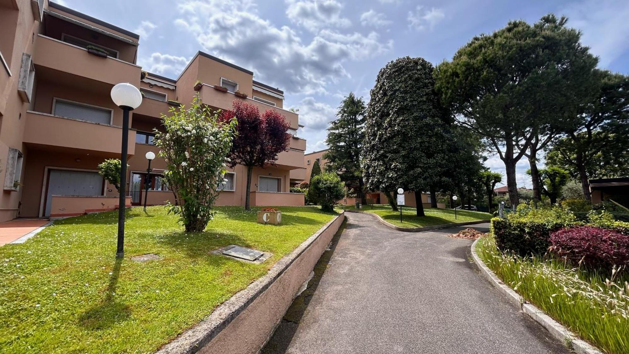Prestige Garda Home - La Madonnina Пескьера-дель-Гарда Экстерьер фото