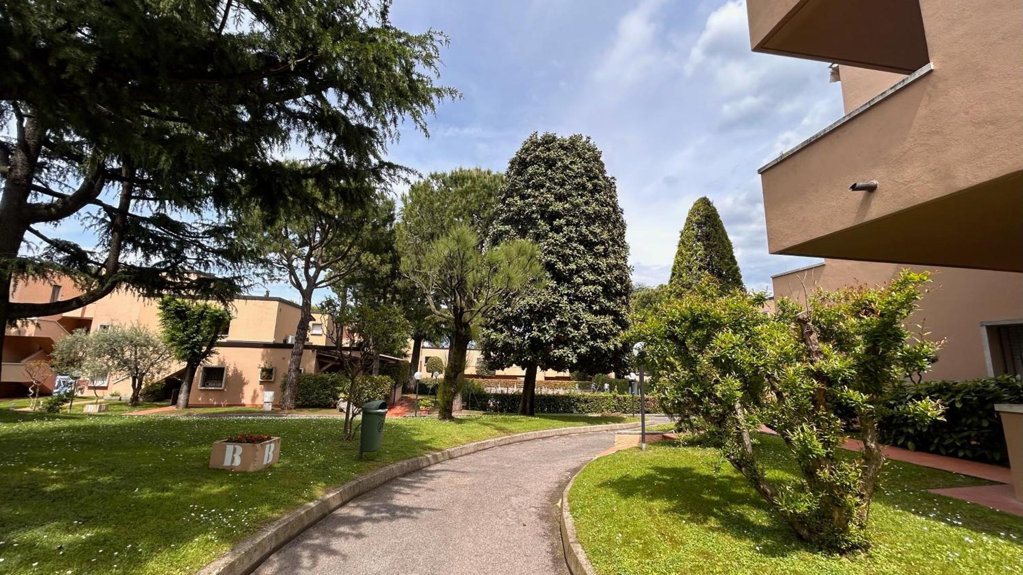 Prestige Garda Home - La Madonnina Пескьера-дель-Гарда Экстерьер фото